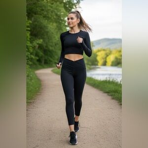 NWT- Halara SoftlyZero™ Crossover Pocket Plain Leggings - Black - Size Large